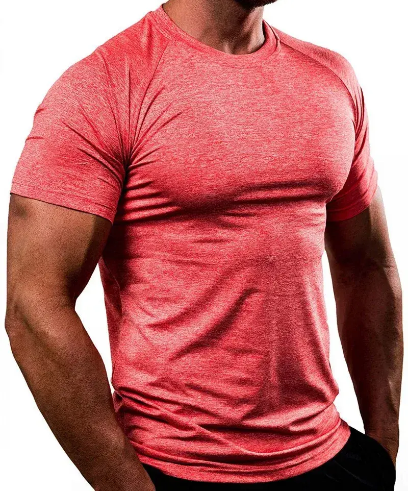 heathered texture of the red slim fit gym t-shirt